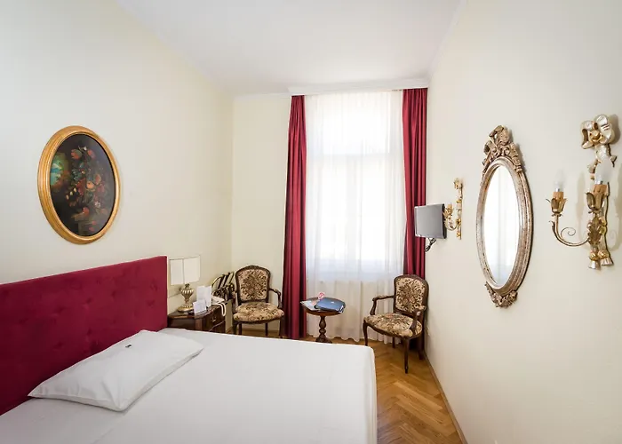 Royal Hotel